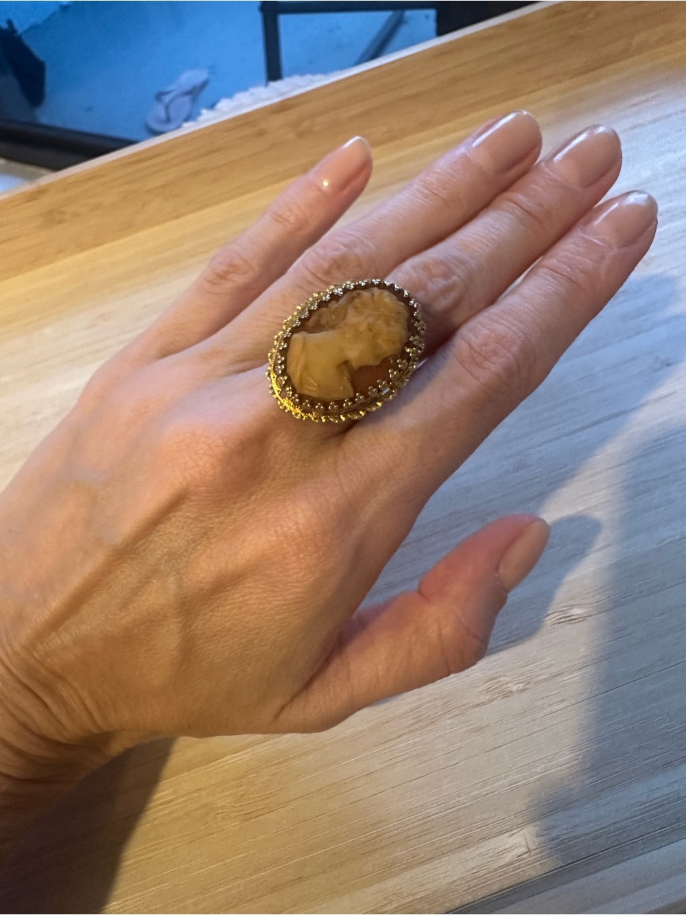 Gold-Tone Cameo Cocktail Ring in Cream and Gold